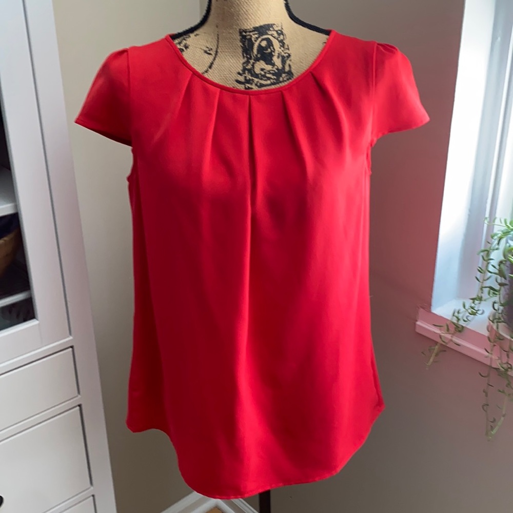 LOFT Red Short Sleeve Pleated Blouse